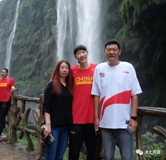 多p混交群体交乱嗯啊动图